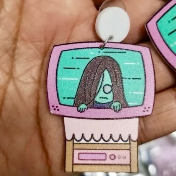 Creepy Cute Halloween Earrings Goth Cartoon "The Ring" Horror Movie Jewelry - Picture 3 of 6